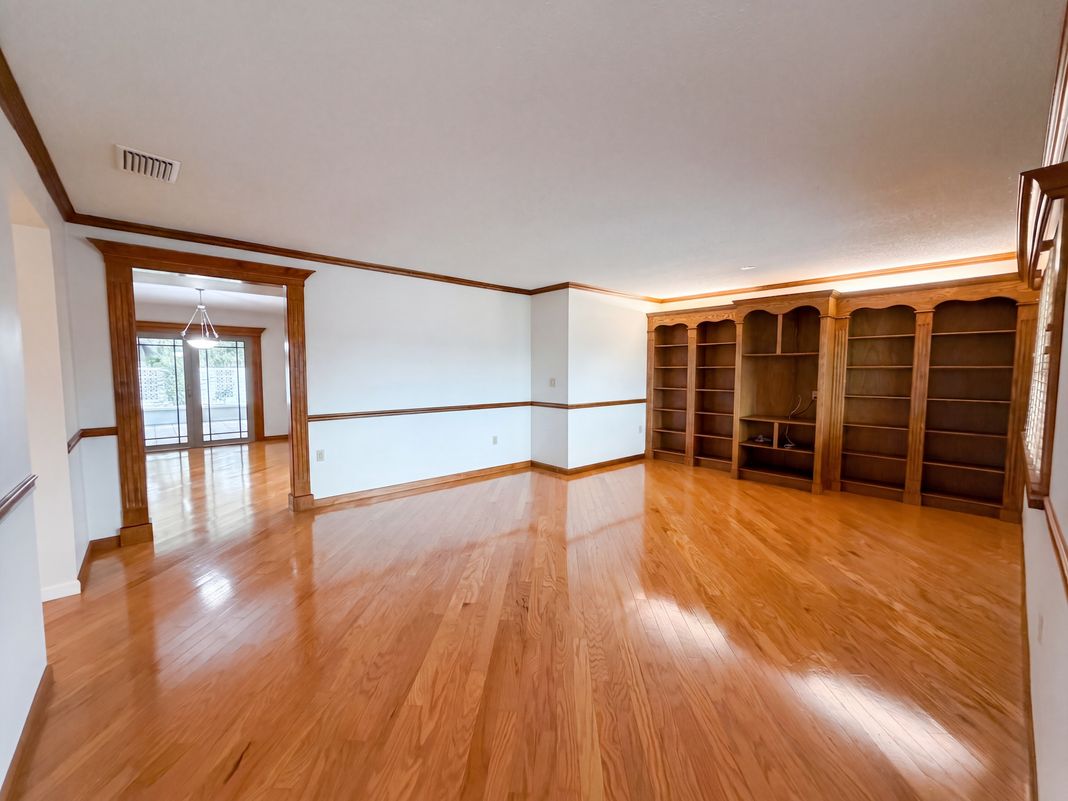 Property photo 3 of 1818 Danbury Dr