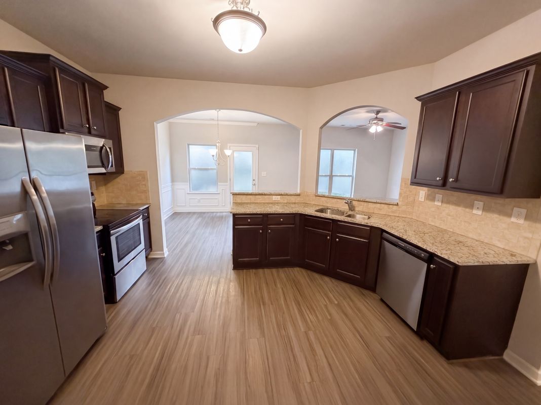 Property photo 2 of 4473 Ravenwood Dr
