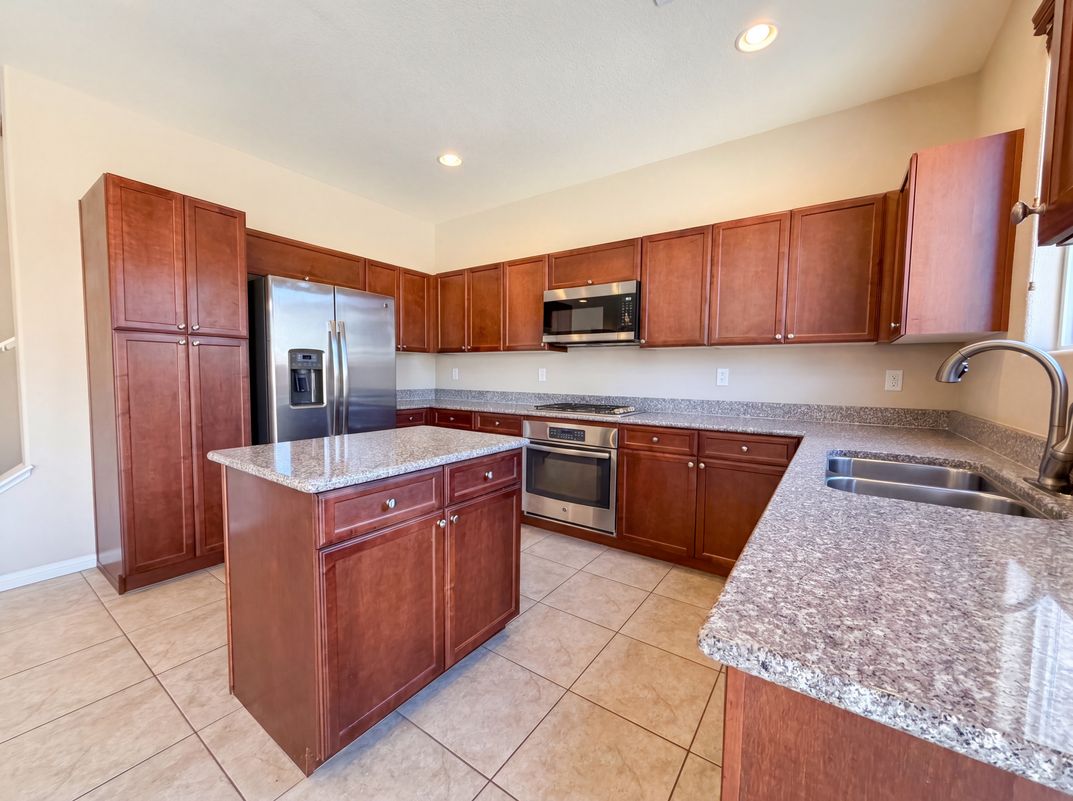 Property photo 2 of 6472 Haypress Ct