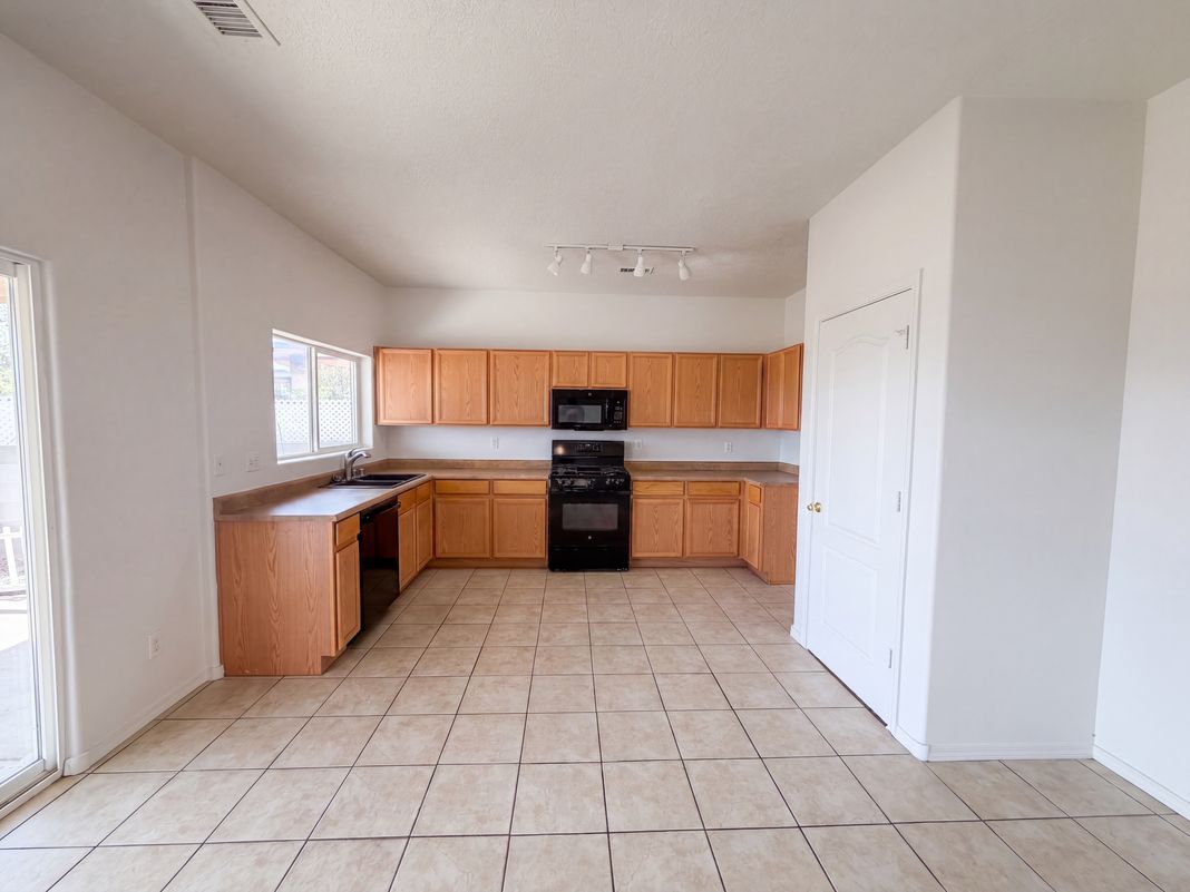 Property photo 2 of 696 Troon Dr SE