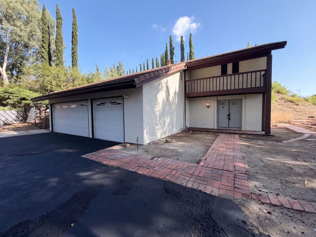 Property photo 1 of 11569 Viking Ave