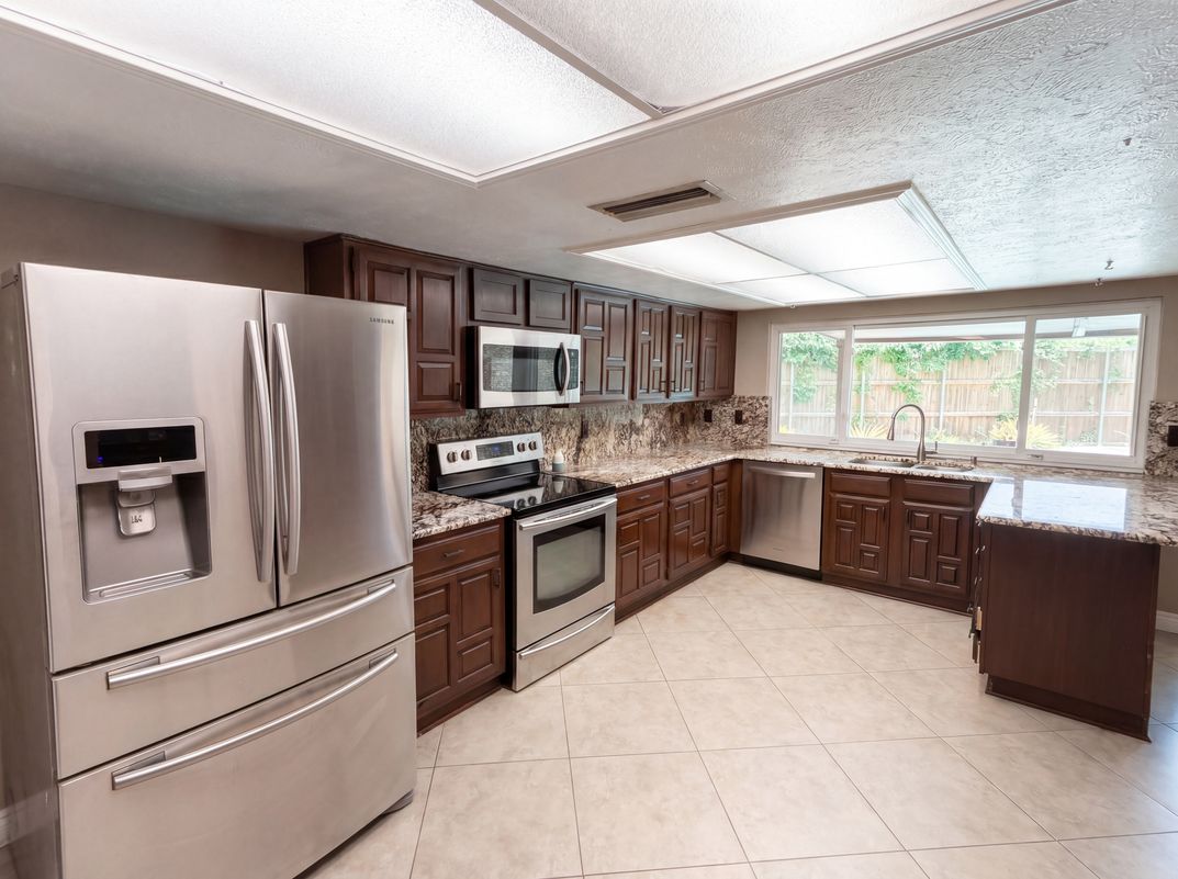Property photo 2 of 6302 Zanes Ct