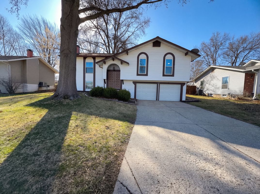 Property photo 1 of 27 Glenna Dr