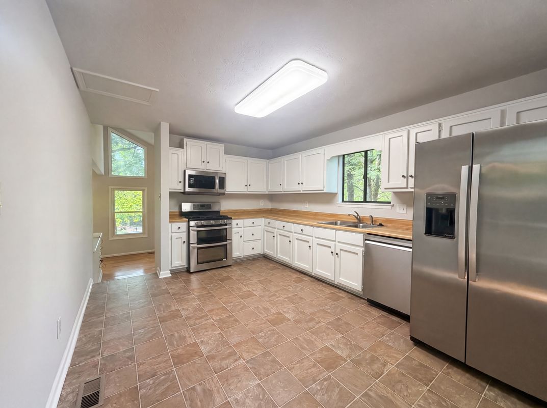 Property photo 2 of 3143 Chase Ct SW