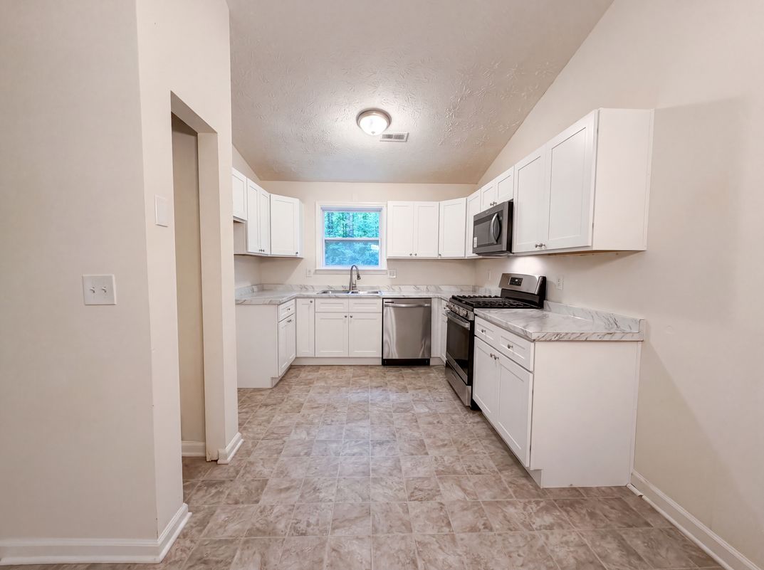 Property photo 2 of 670 Marsh Ct