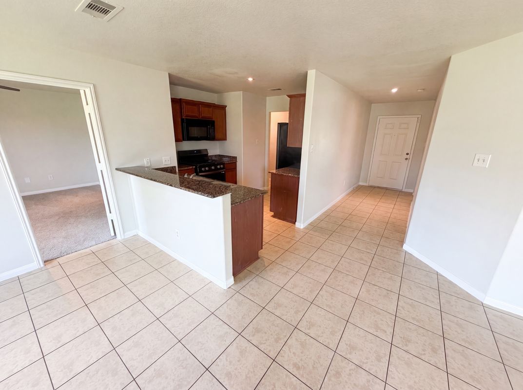 Property photo 2 of 907 Amaryllis Rd