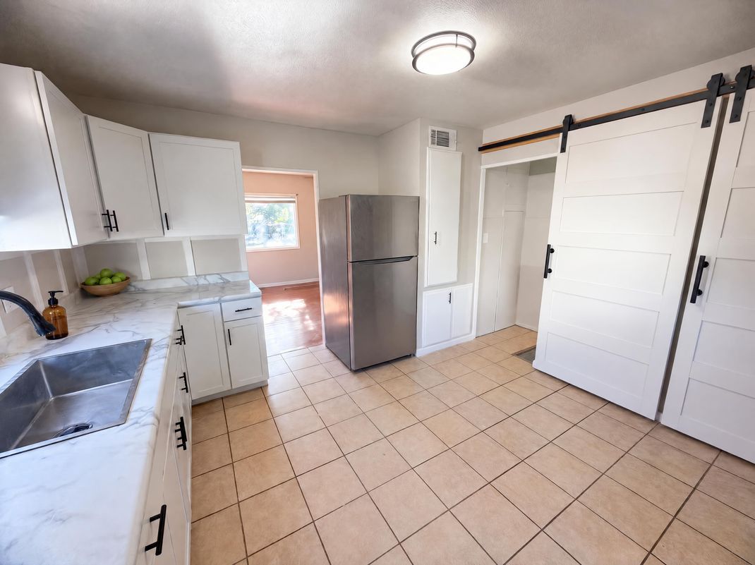 Property photo 2 of 319 E Chippewa Ave