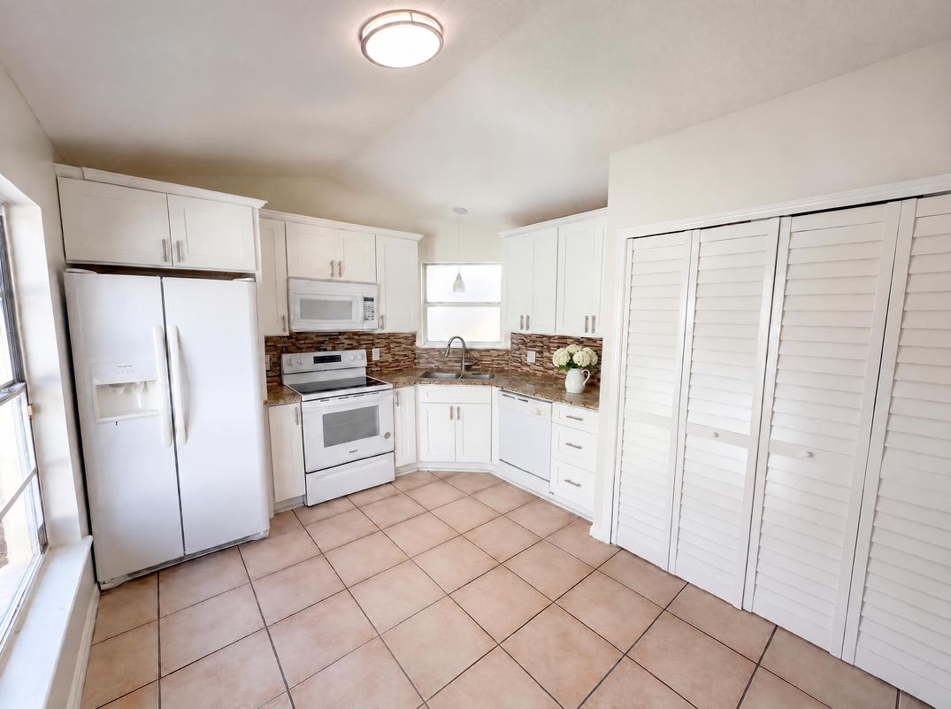 Property photo 2 of 9814 Dean Cove Ln