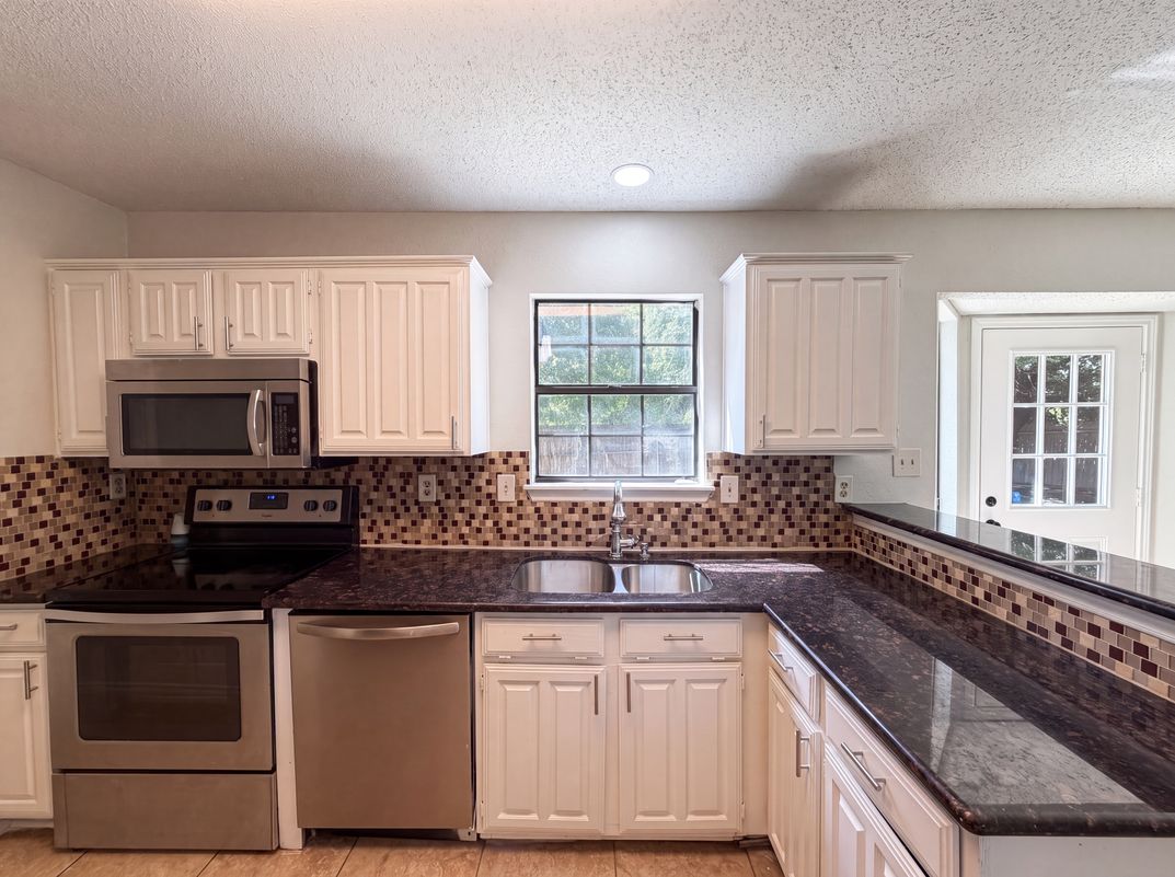 Property photo 2 of 4300 Windwillow Ct