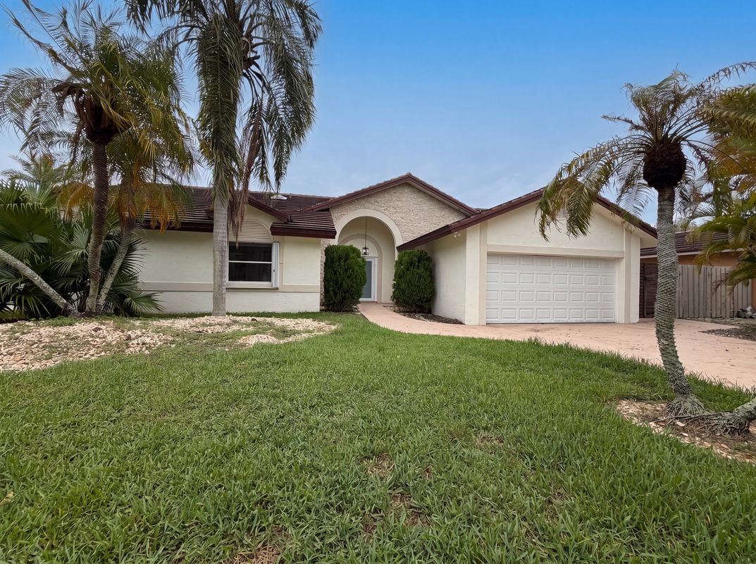 Property photo 1 of 16571 SW 145th Ave