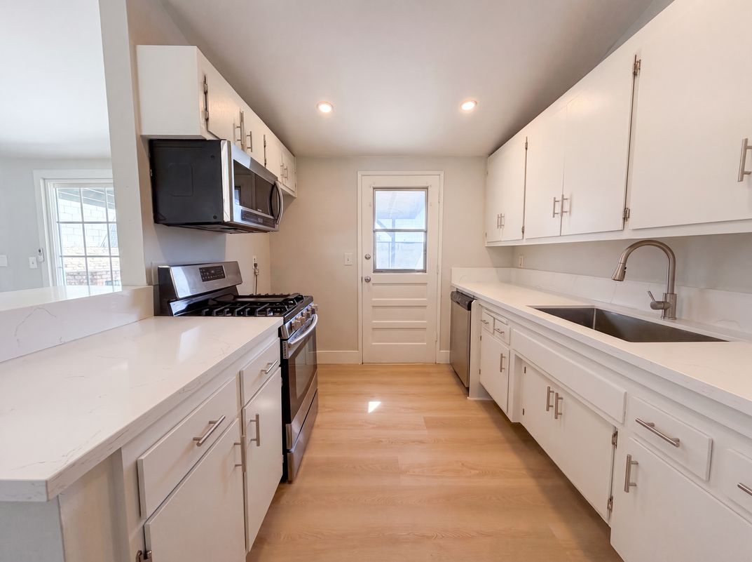 Property photo 2 of 19016 Felbridge St