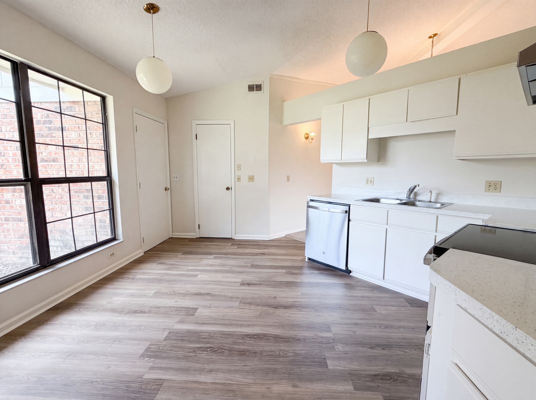 Property photo 2 of 6320 Ian Chad Dr E