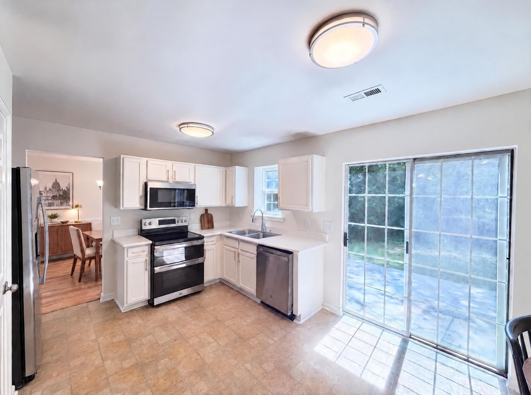 Property photo 2 of 14542 Arbor Ridge Dr