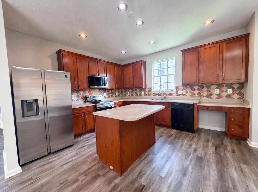 Property photo 2 of 2618 Dutch Grove Cir