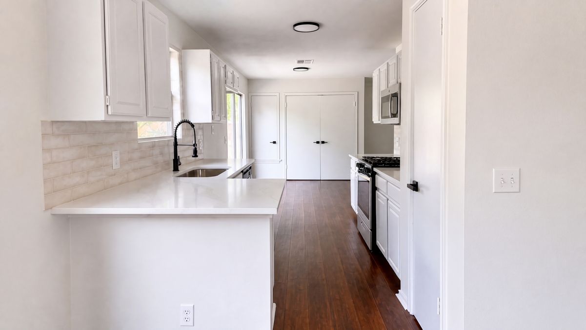 Property photo 2 of 13800 Spring Heath Rd