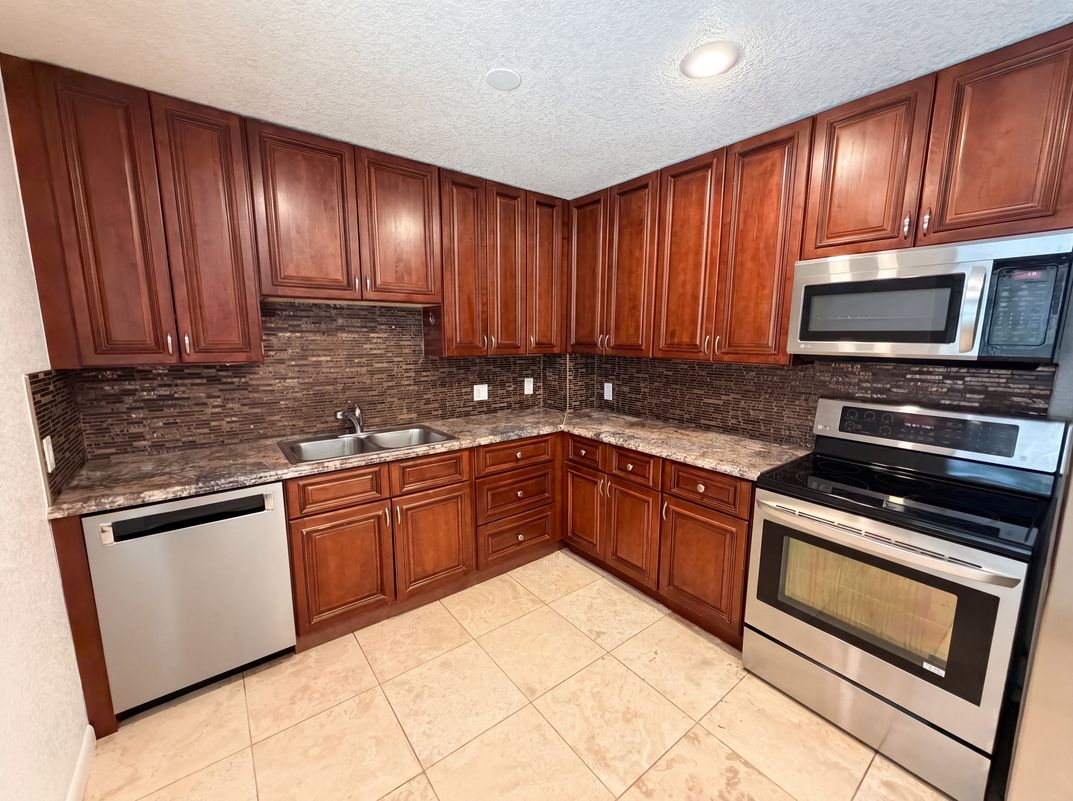 Property photo 2 of 5421 Raritan Way