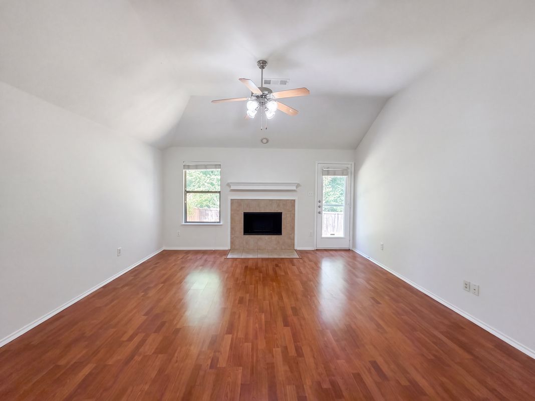 Property photo 3 of 605 Crystal Falls Dr