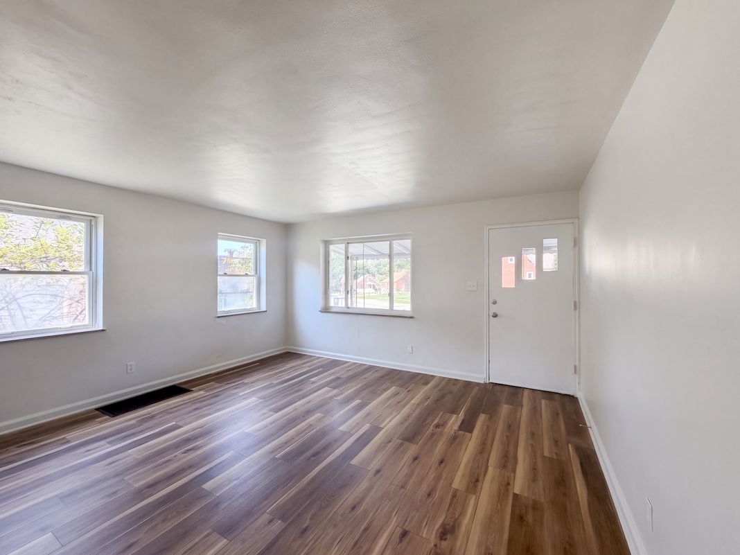Property photo 3 of 8266 Lyness Dr