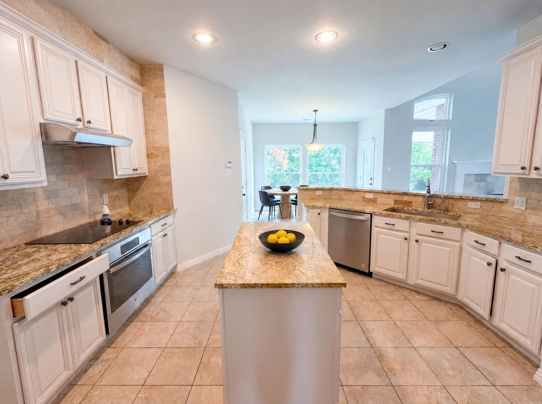 Property photo 2 of 4536 Risinghill Dr