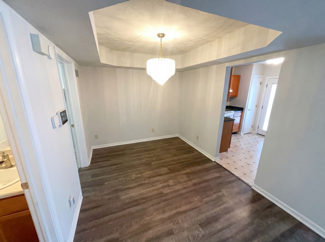 Photo 9 of 24 of 4925 Pembridge Dr, Indianapolis, IN