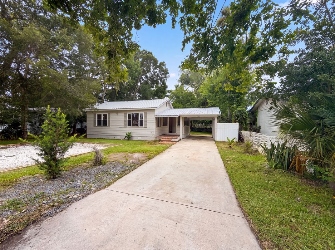 Property photo 1 of 706 Flanders Ave