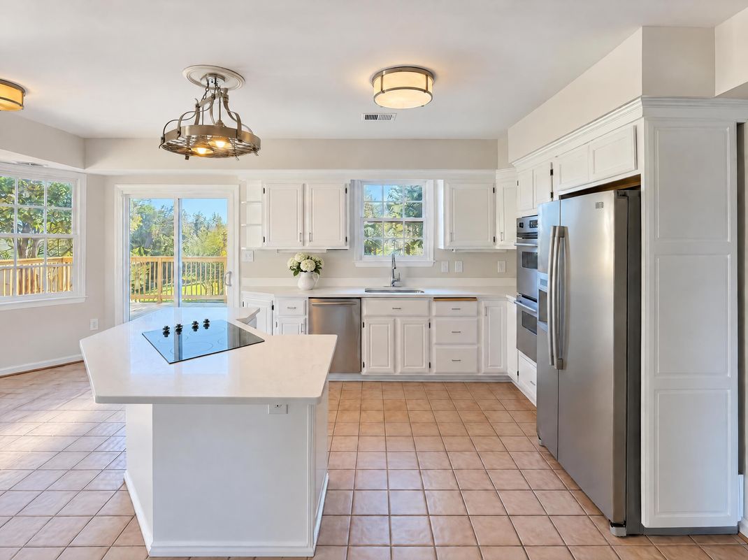 Property photo 2 of 1600 Charnita Ct