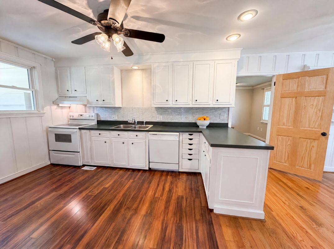 Property photo 2 of 3006 Hilldale Rd