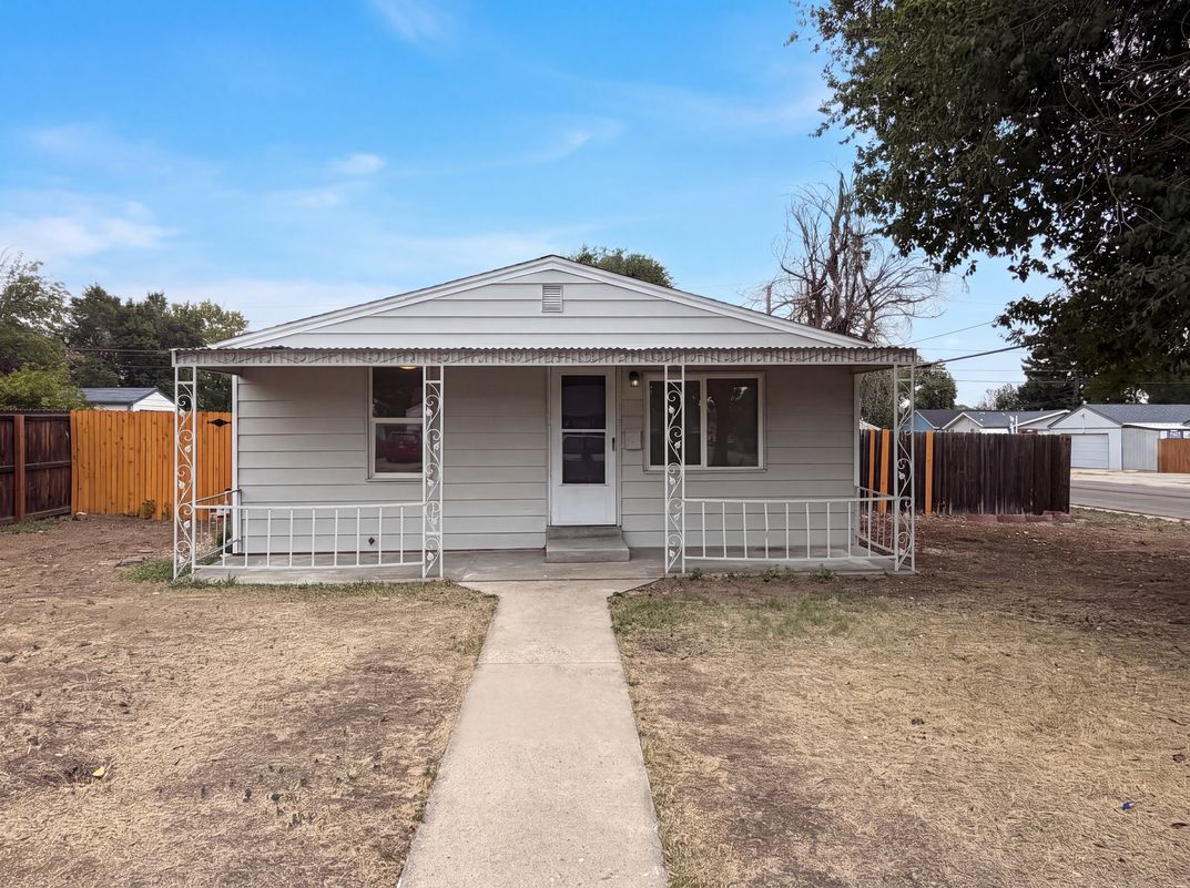 Property photo 1 of 1298 S Perry St