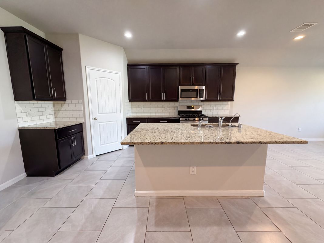 Property photo 2 of 8322 Oakleaf Meadow Ct