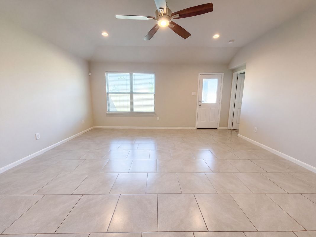 Property photo 3 of 8322 Oakleaf Meadow Ct