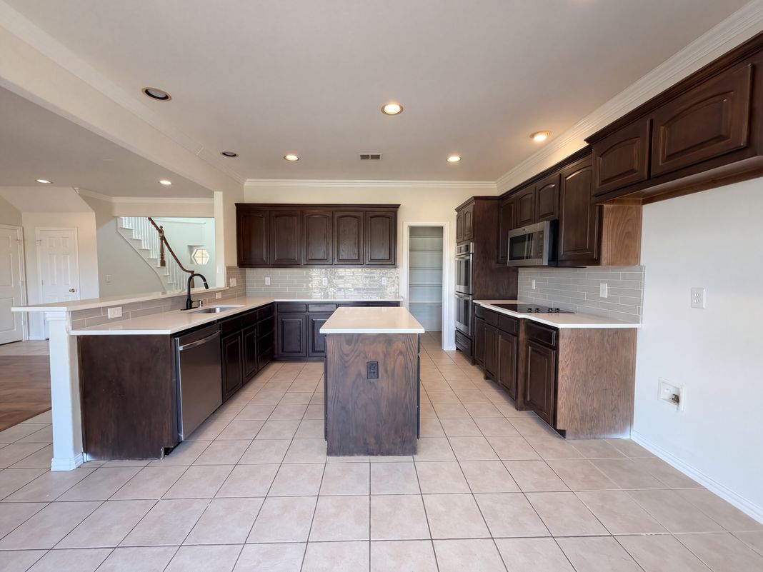 Property photo 2 of 3218 Berry Holw