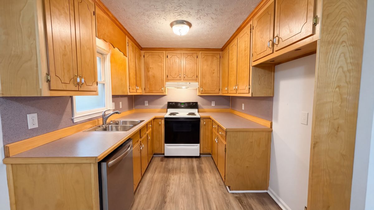 Property photo 3 of 8181 Highland Dr SW