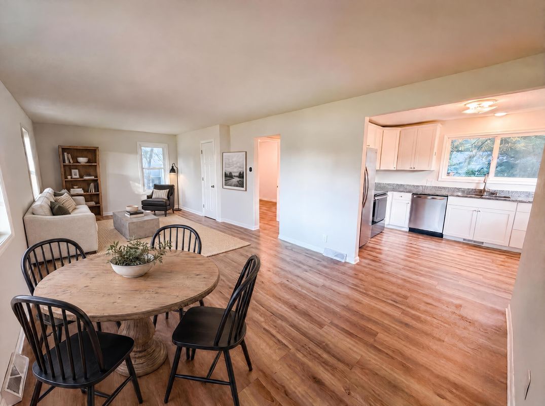 Property photo 3 of 2084 Hillview Rd