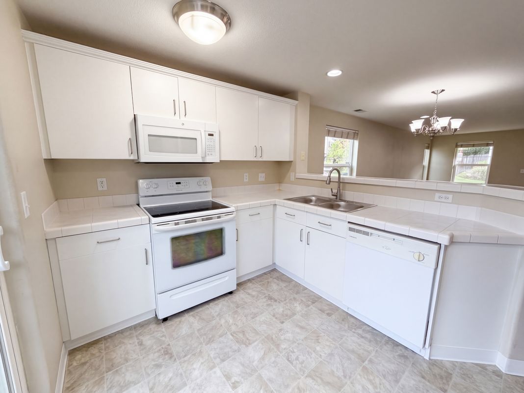 Property photo 2 of 571 SW 207th Ave