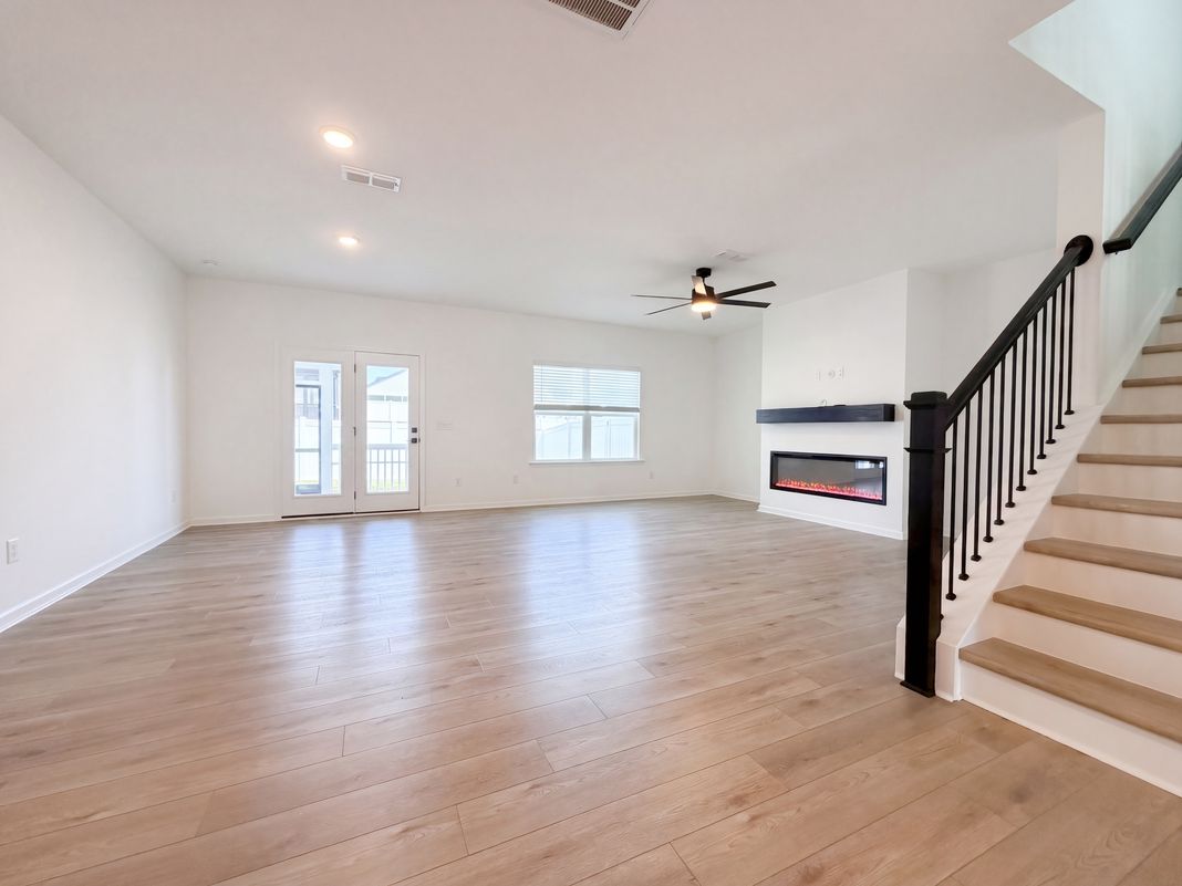 Property photo 3 of 109 S Stonemill Trl