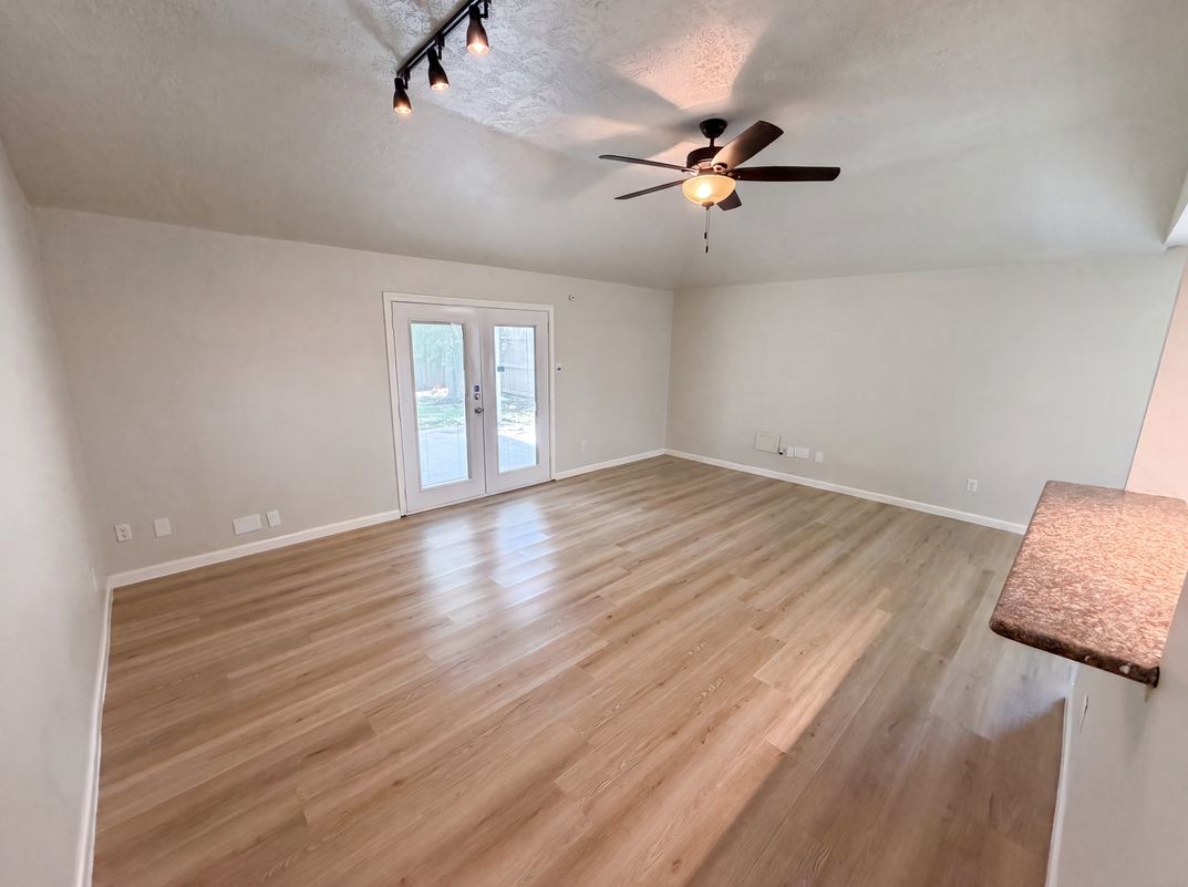 Property photo 3 of 318 Floravista Dr