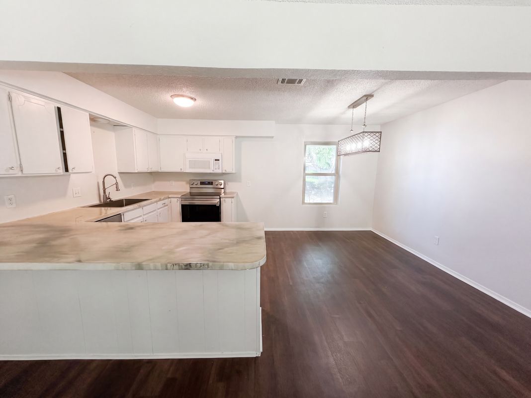 Property photo 2 of 309 Applewood Ln