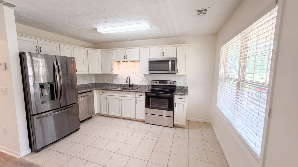 Property photo 2 of 125 Sampson Ct