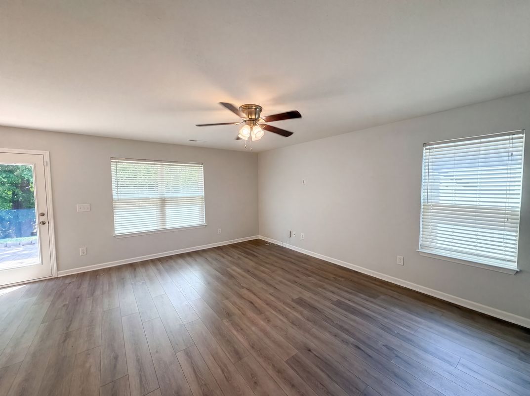 Property photo 3 of 4716 Queen Pierrette St
