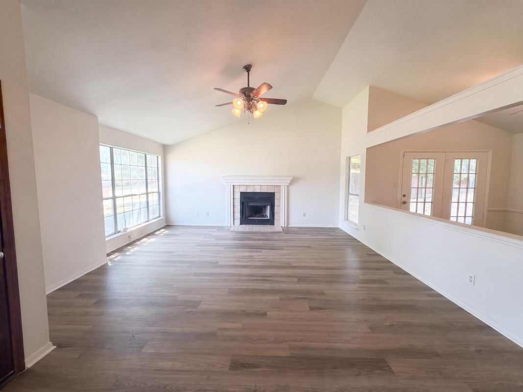 Property photo 3 of 710 Brazos Dr