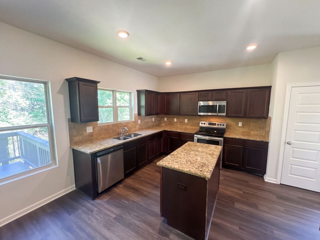 Property photo 2 of 672 Mill Creek Trl