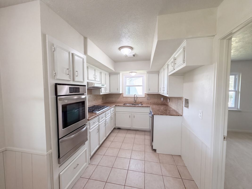Property photo 3 of 609 Heather Ln