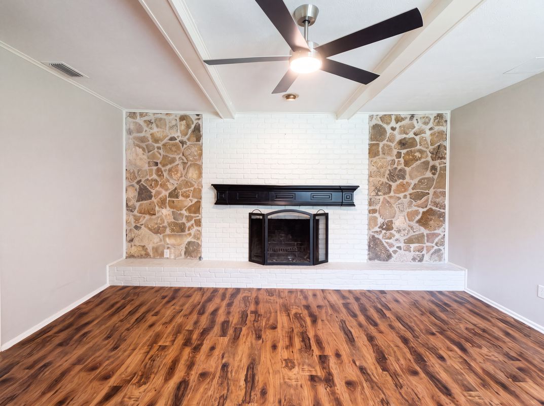 Property photo 3 of 1618 Woodcrest Ln