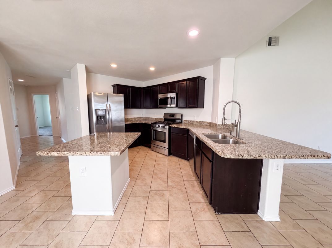 Property photo 2 of 3603 Indigo Forest St