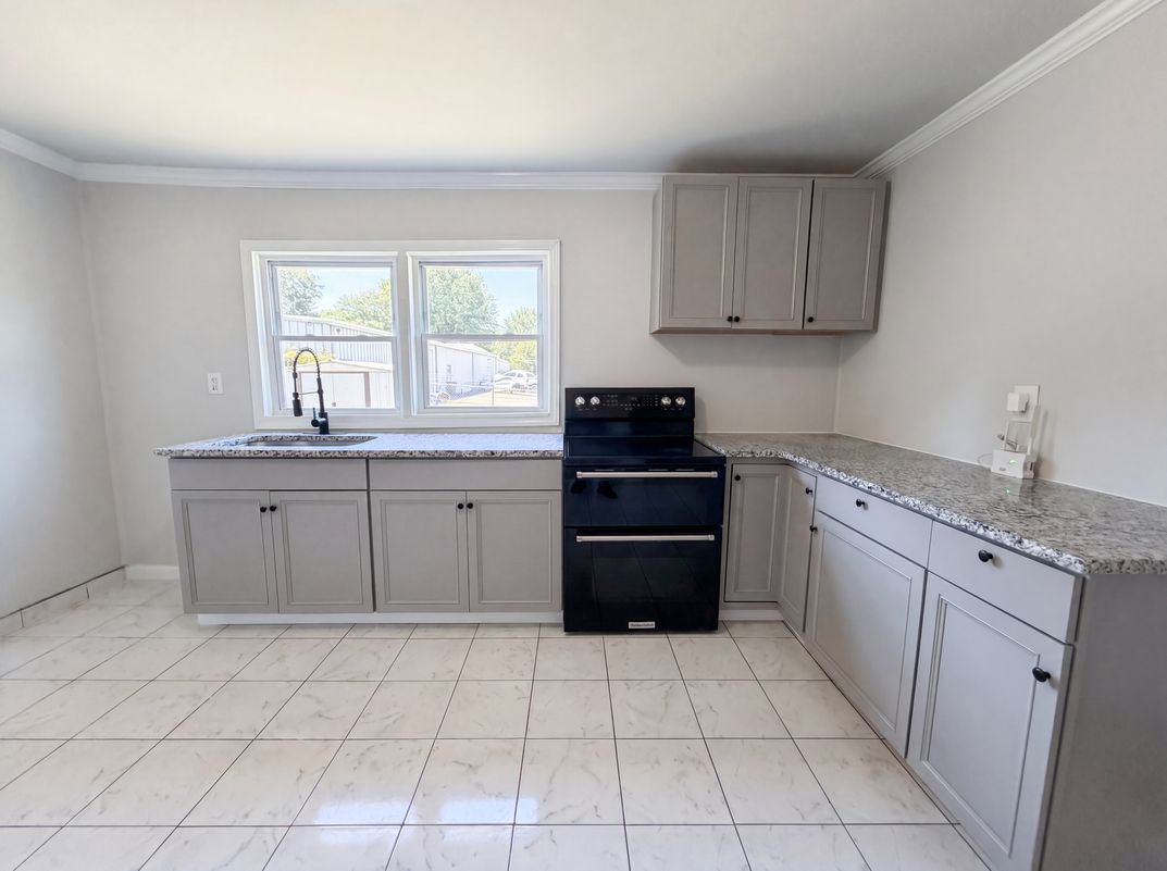 Property photo 2 of 123 E Farmview St