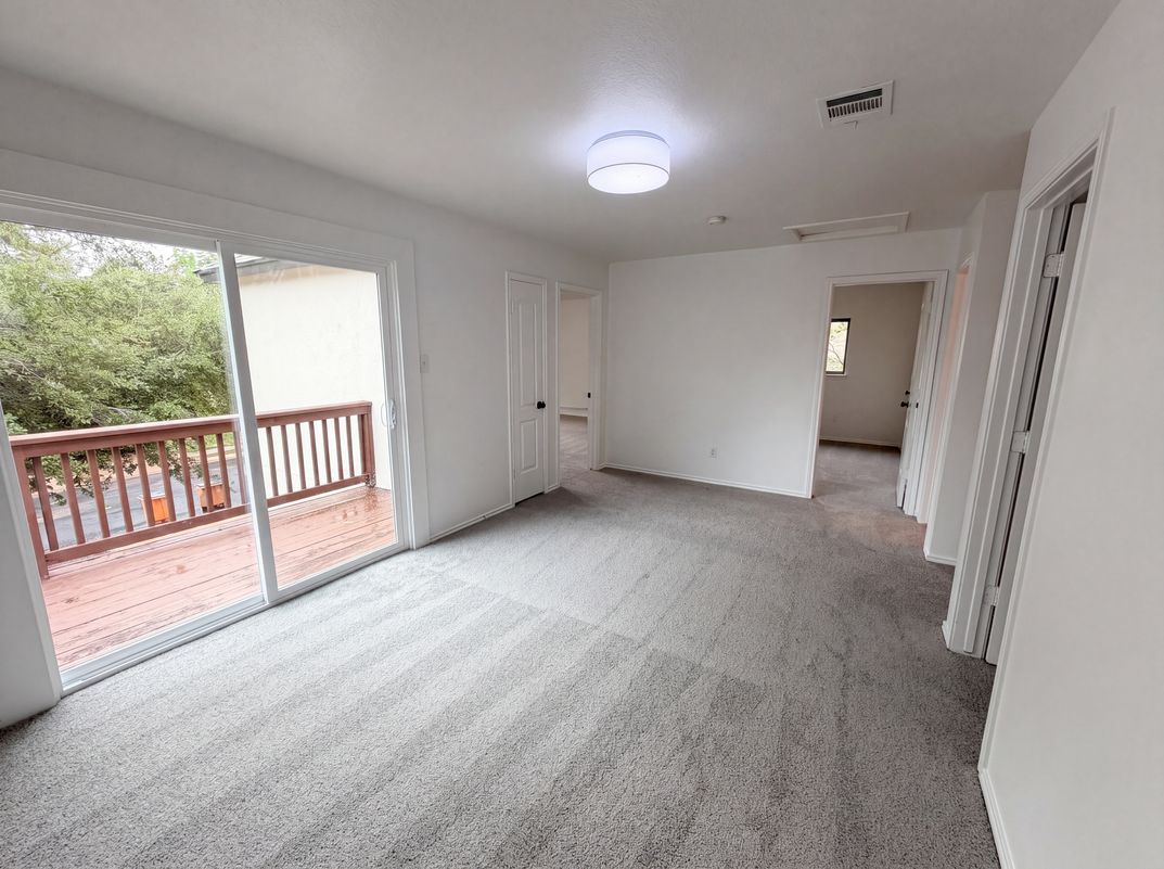 Photo 12 of 20 of 5406 S Hearsey Dr, Austin, TX