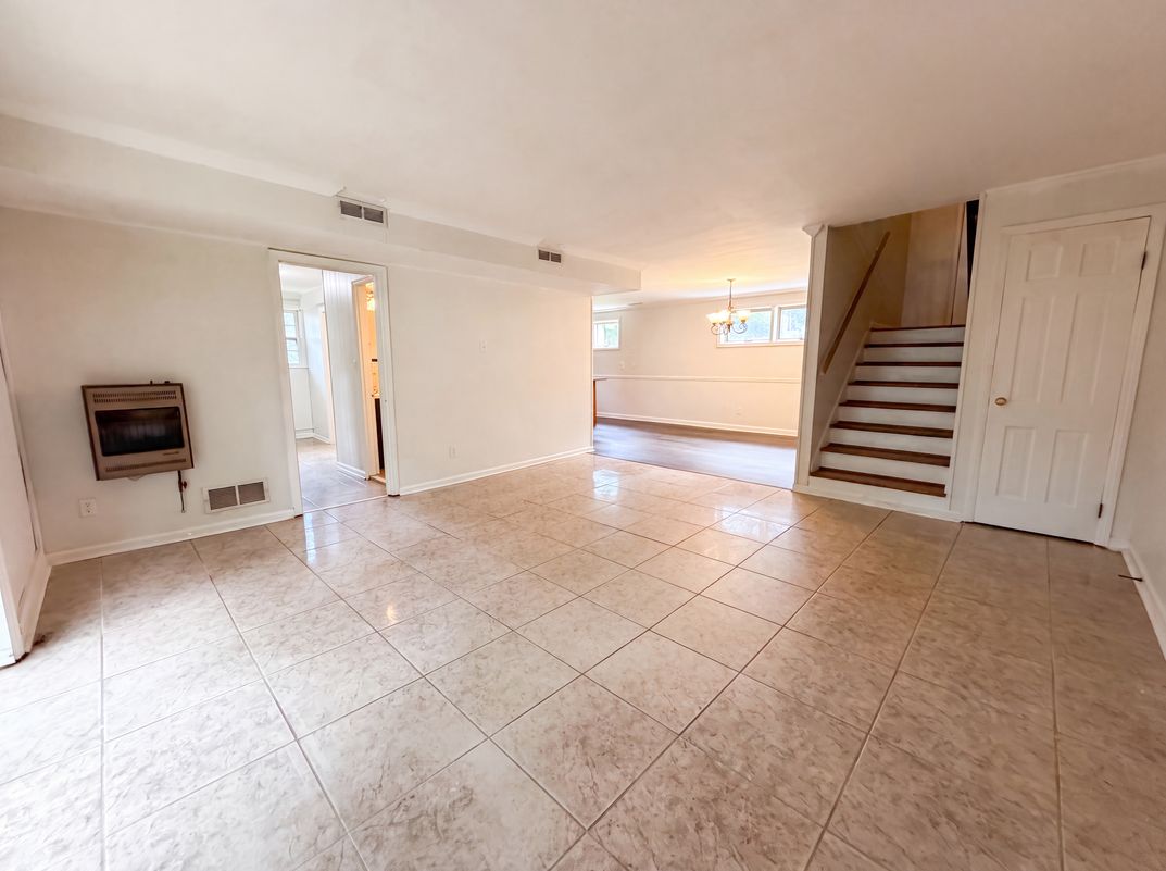 Property photo 3 of 325 19th Court Cir NE