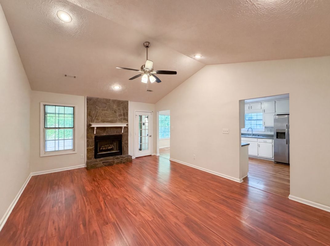 Property photo 3 of 430 Cornwallis Way