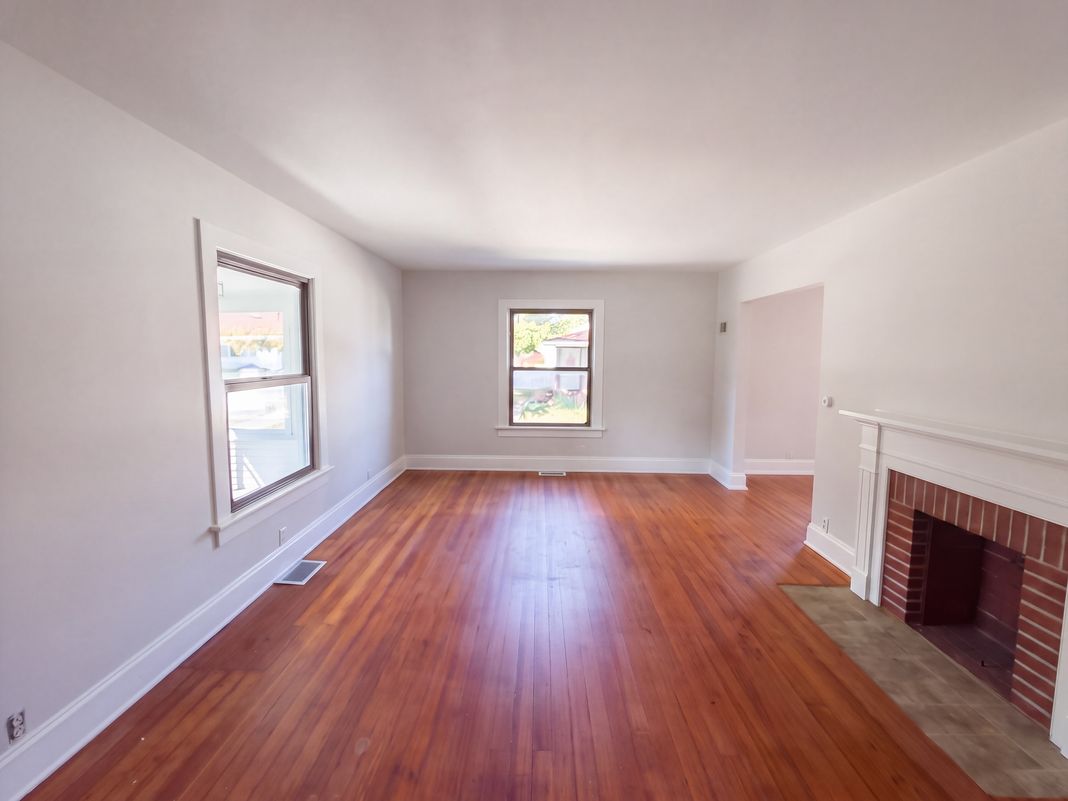 Property photo 2 of 160 Elm St