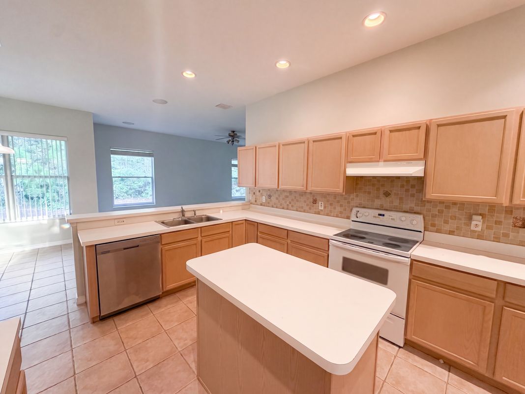 Property photo 2 of 27 Russman Ln